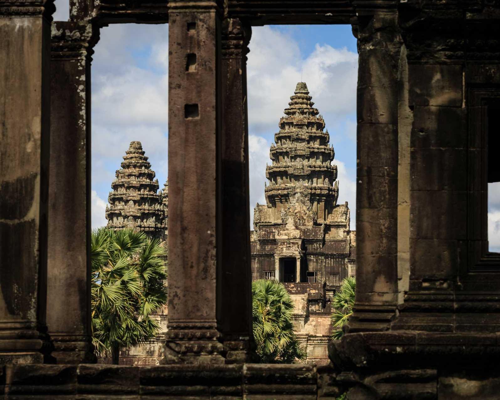 Explore Angkor Small Group Tour