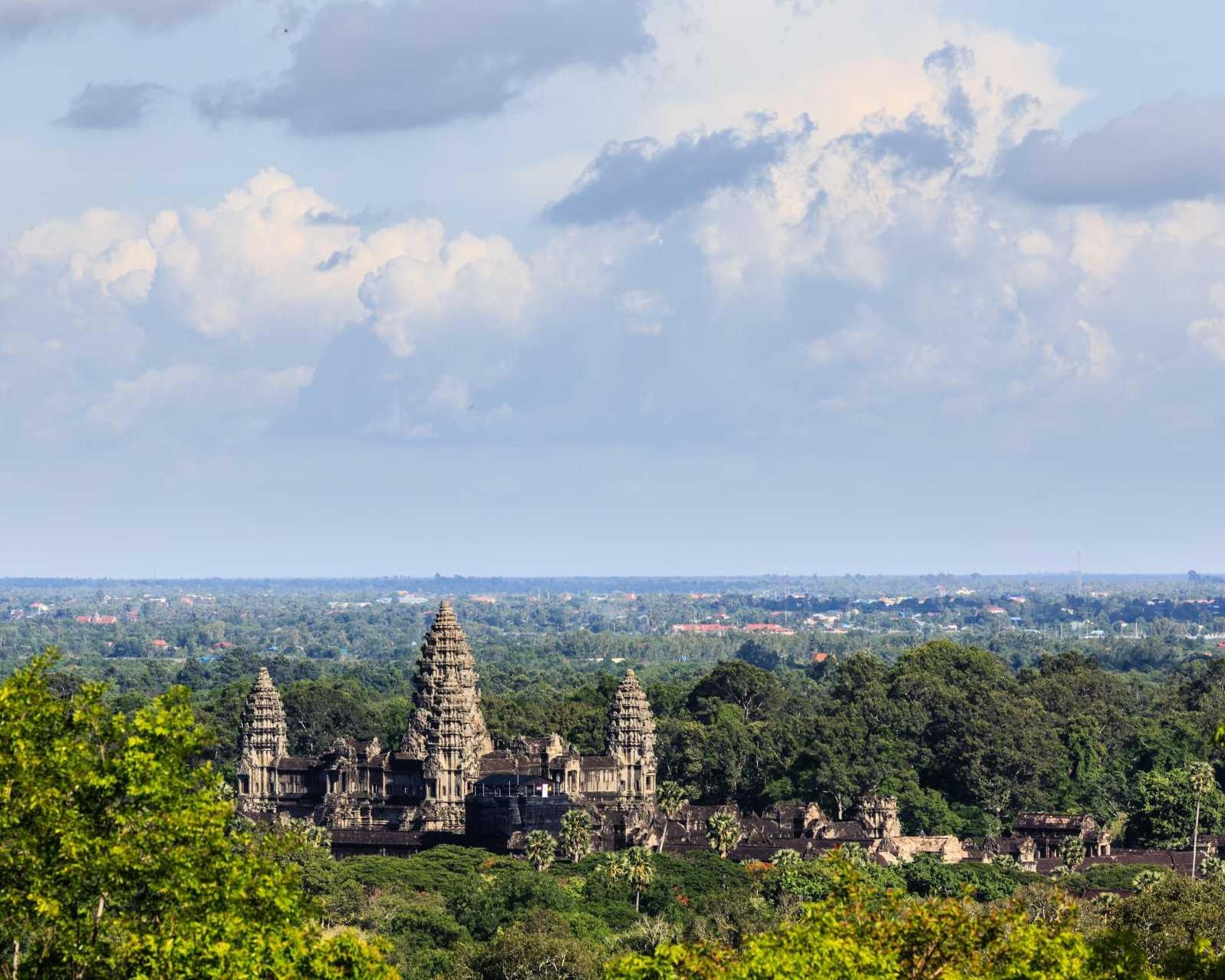 Explore Angkor Small Group Tour