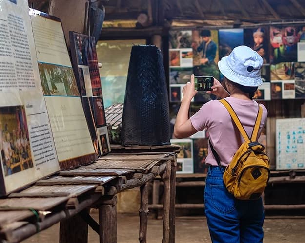 Half Day Doi Suthep Temple & Hmong Hill Tribe Village (Small Group Tour)