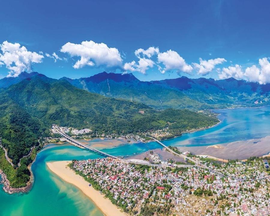 Hue to Hoi An Including Marble Mountains