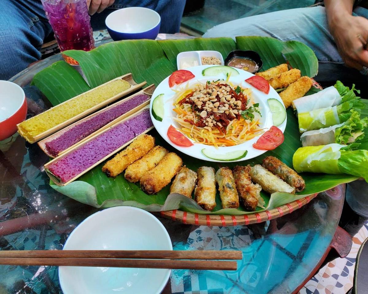 Hanoi Walking Food Tour & Egg Coffee Class - Private