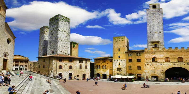 DÍA 7: SAN GIMIGNANO – MONTALCINO – SIENA