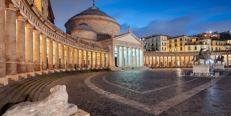 DÍA 2 – LUNES: NÁPOLES