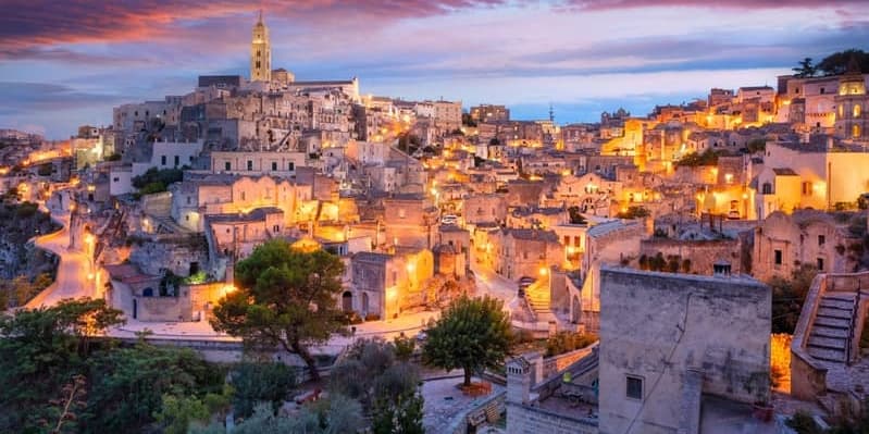 DÍA 5 – JUEVES: NÁPOLES – MATERA – BARI