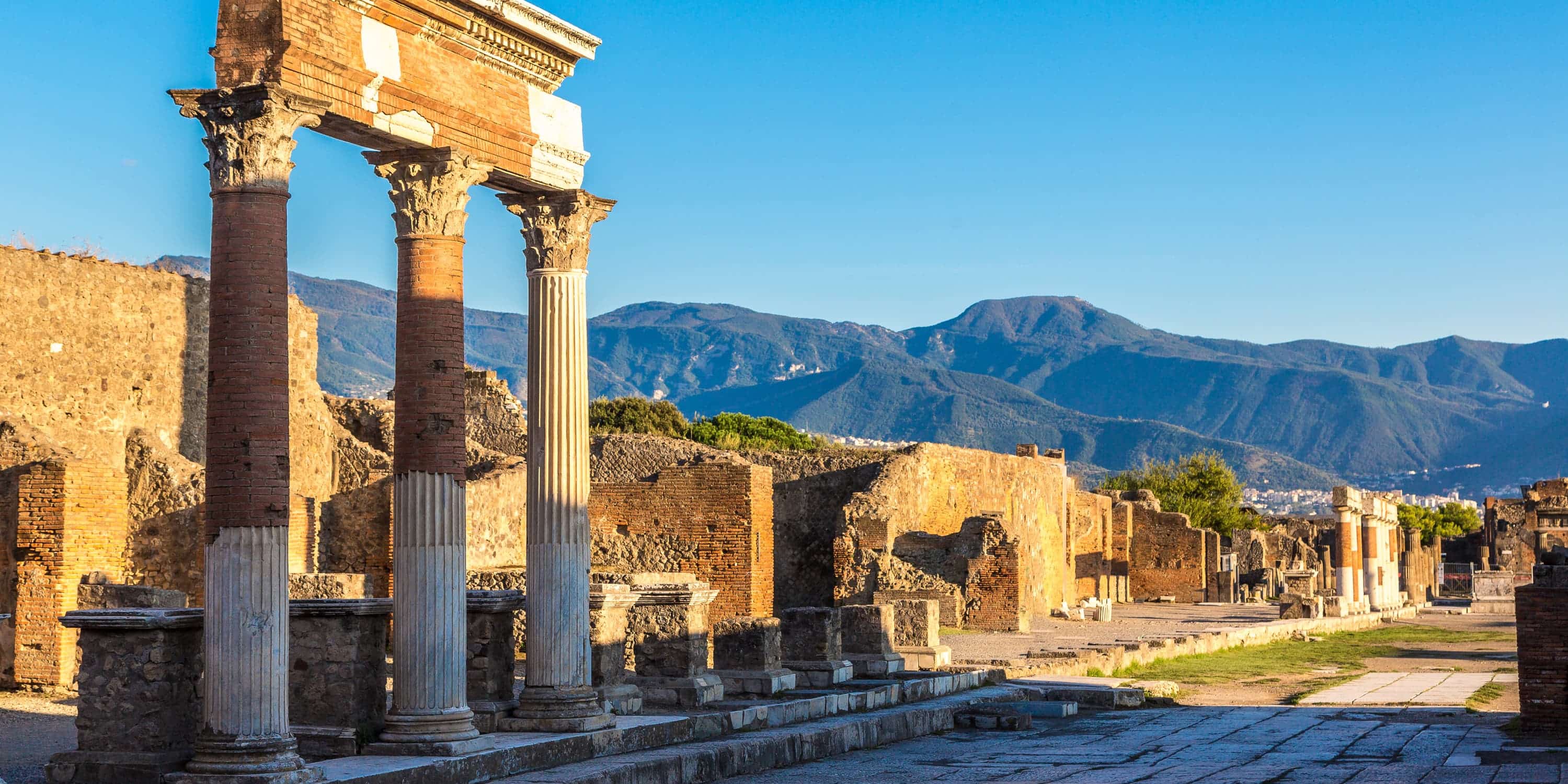 DÍA 4: CAPRI - ISCHIA - POMPEYA - CASERTA - NÁPOLES