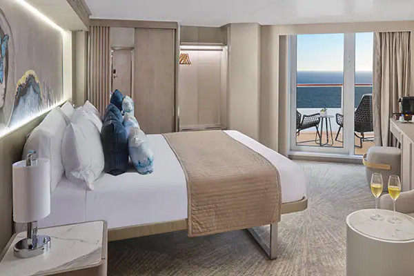 Camarote Suite Club con balcón grande y orientación proa