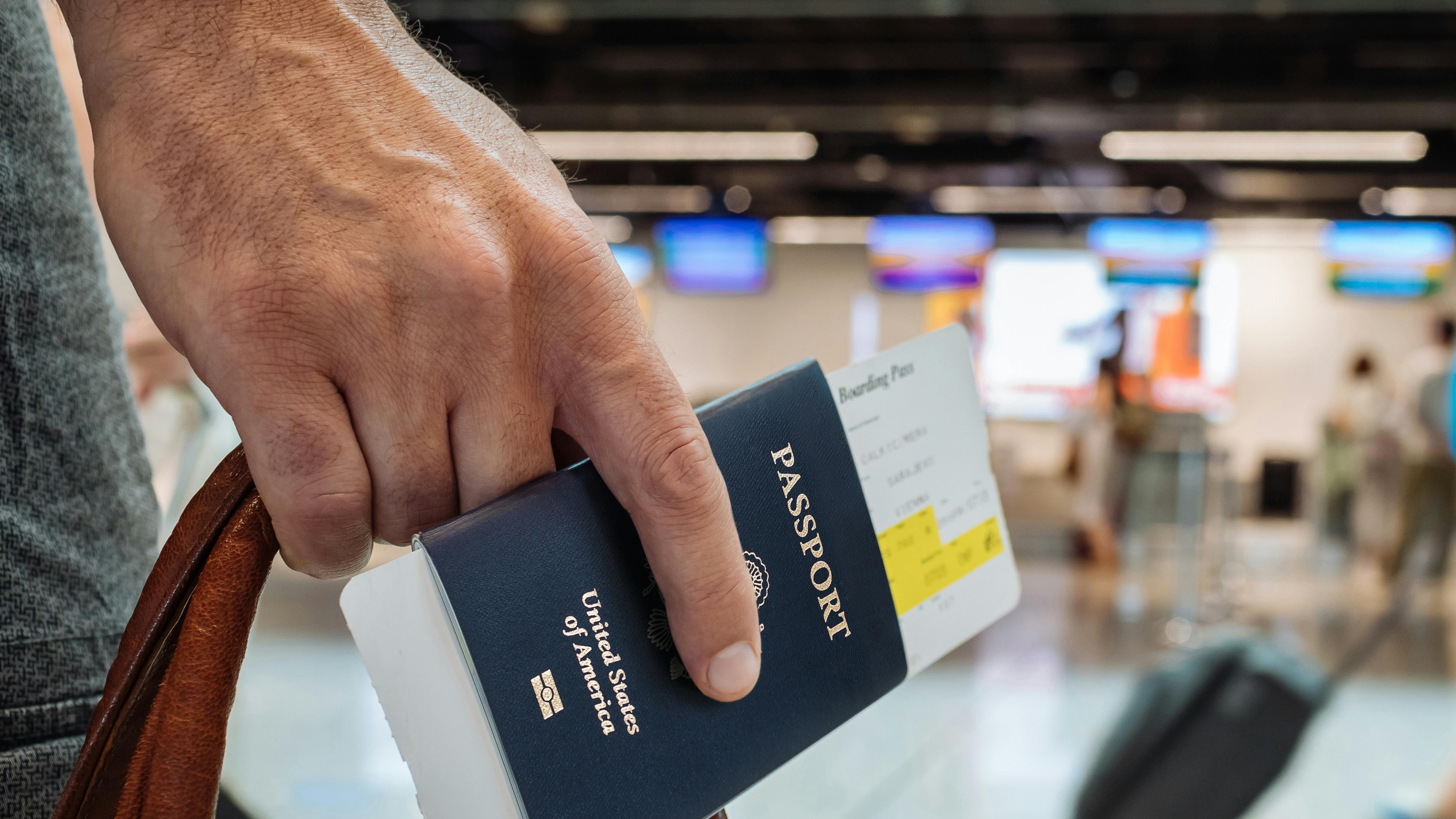 PASAPORTE Y BORDING PASS