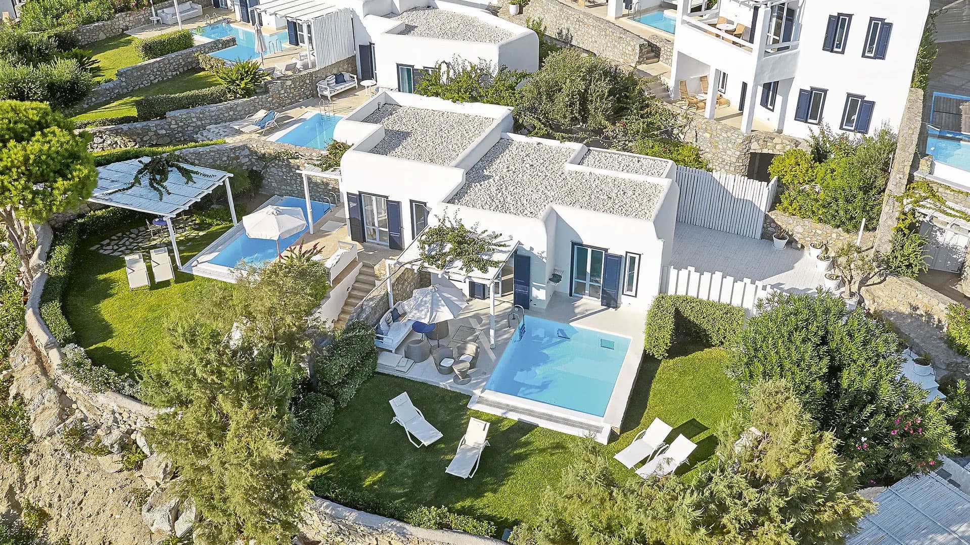 Grecotel Mykonos Blu – Resort Luksoz me Pamje nga Deti Egje