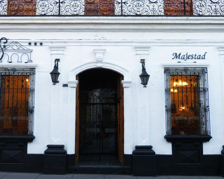 Majestad Hotel Boutique 