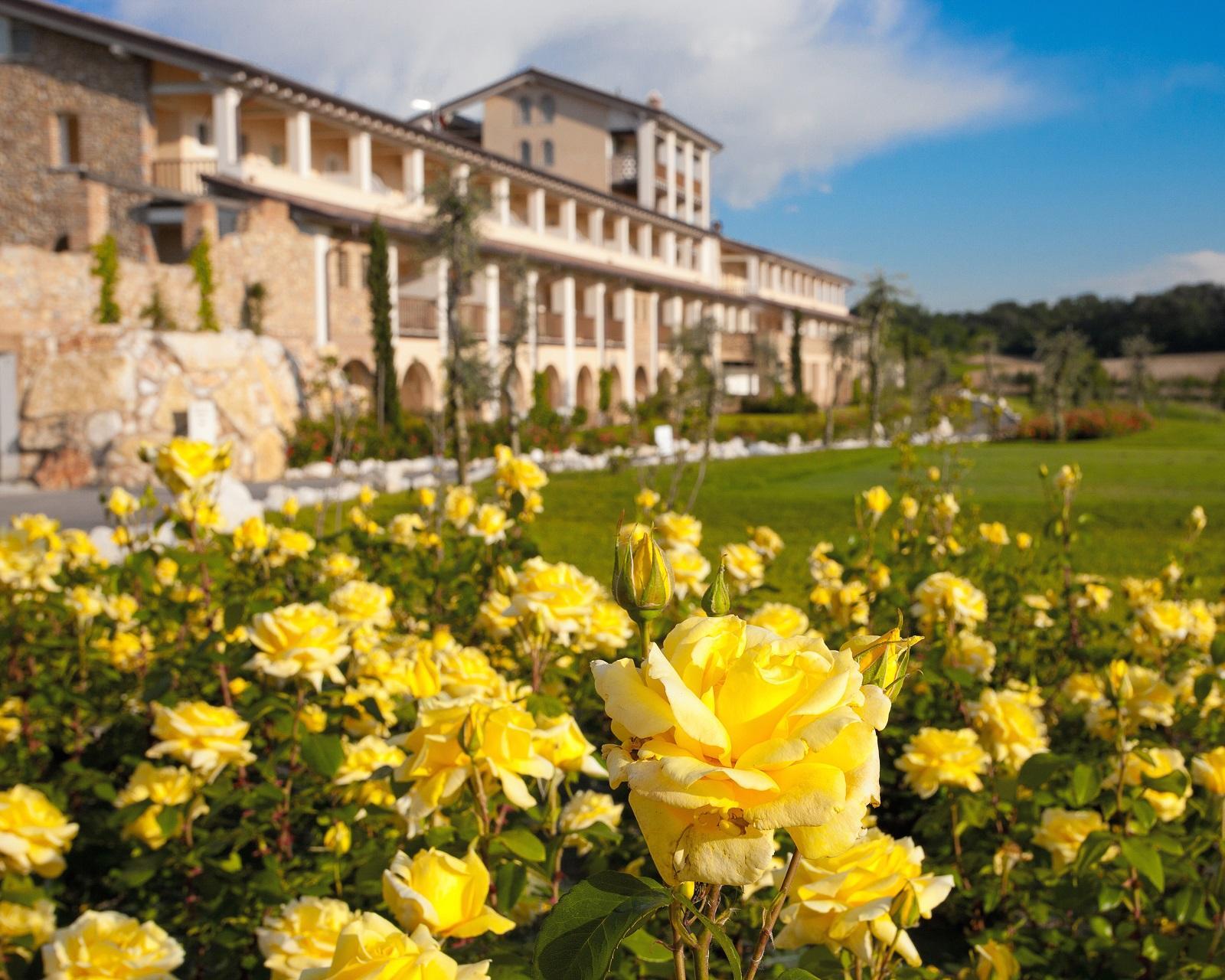 6 notti al Garda Hotel San Vigilio, colazione, con allenamento e 2 green fee