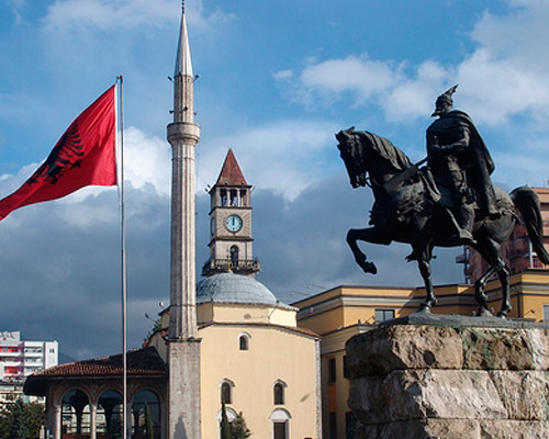 Tirana mit Bovialla & Athen mit Akropolis