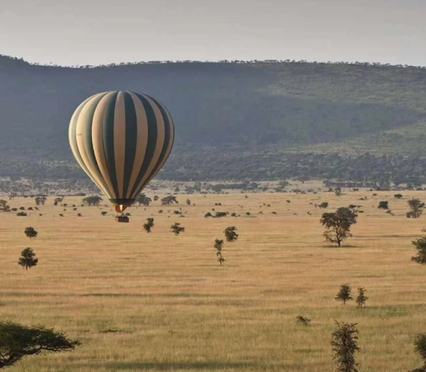 Massai-Dorf und Heißluftballonfahrt in der Serengeti & Baden Sansibar Hintergrundbild