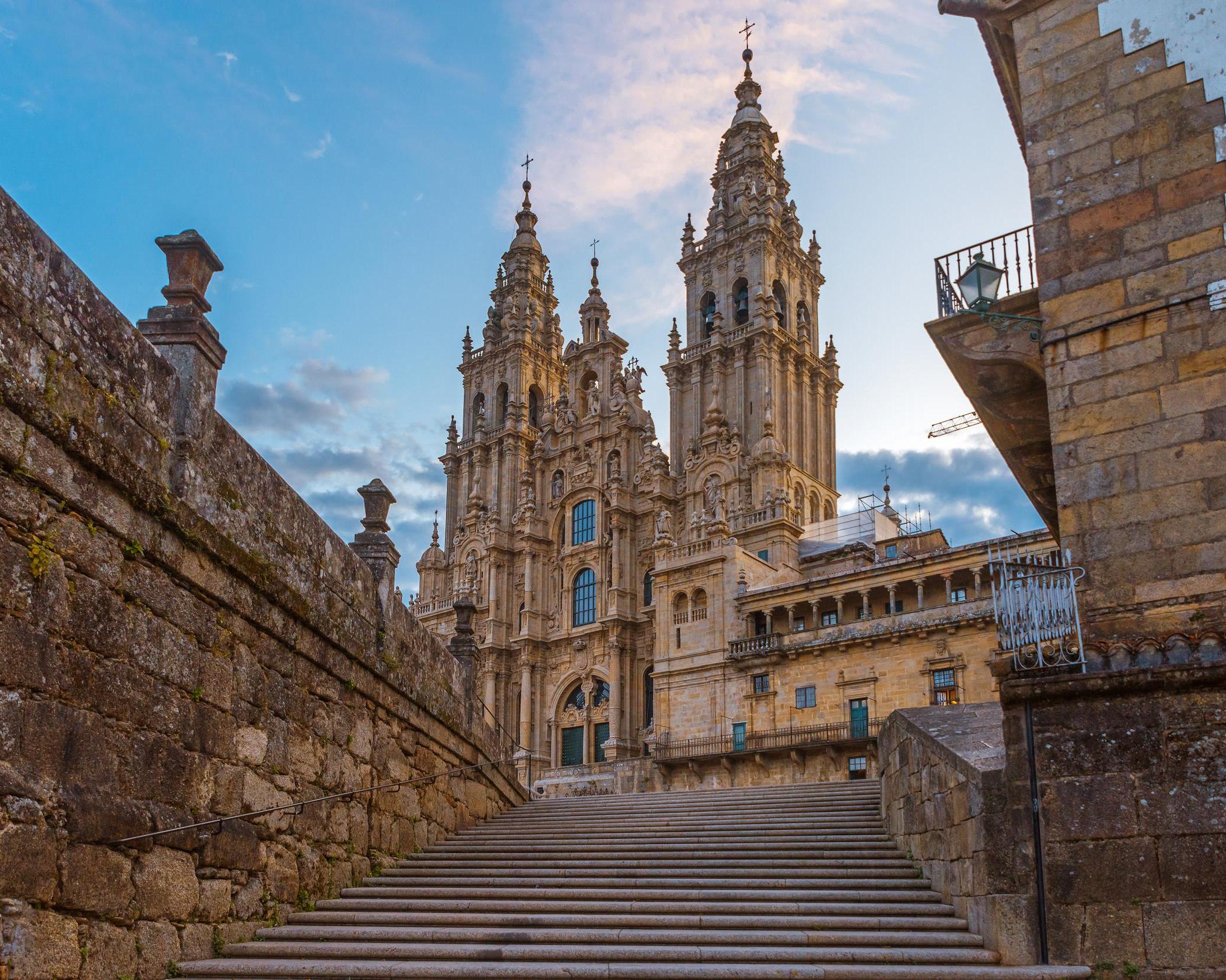 ¡Buen camino peregrino! Descubre Santiago de Compostela.