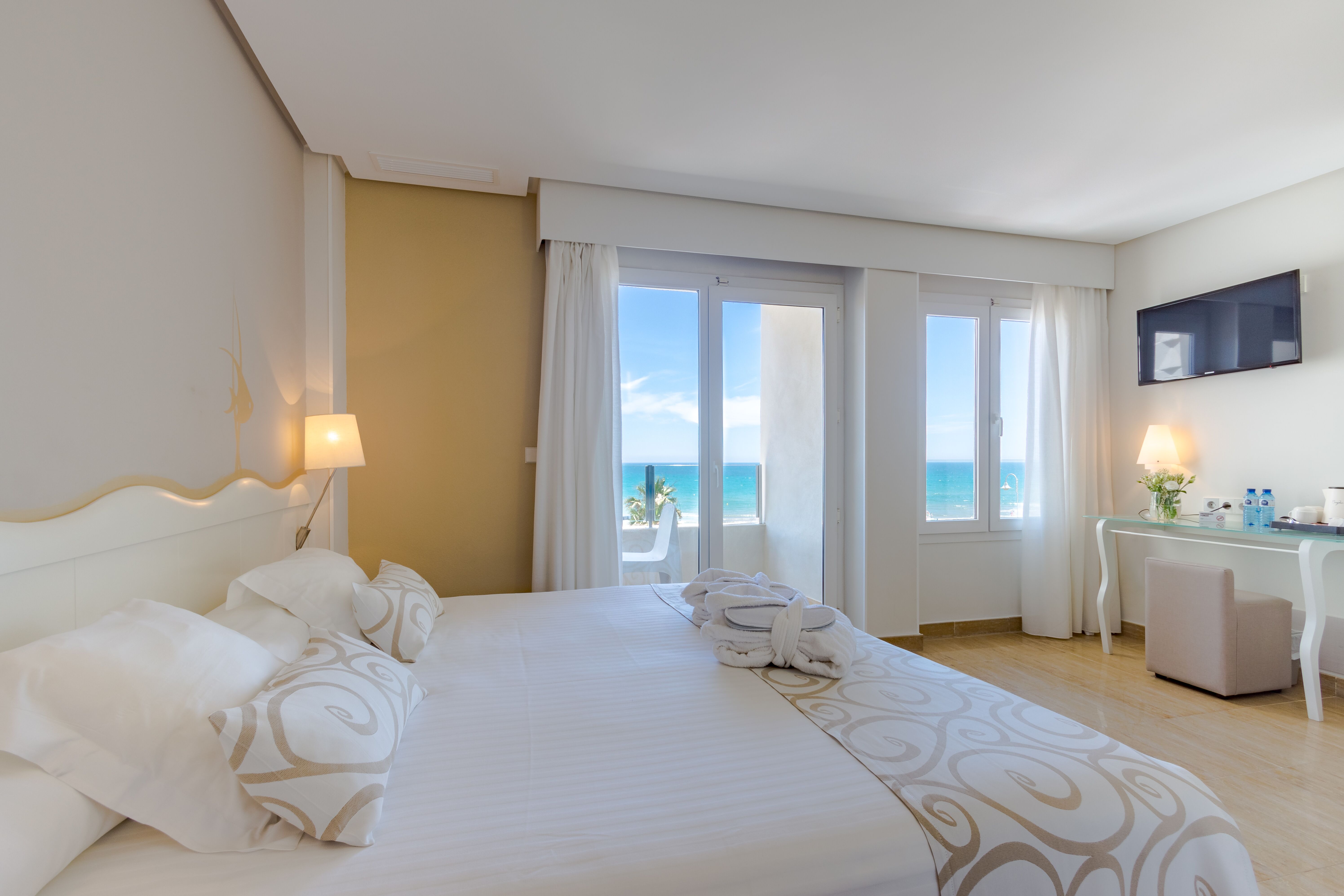 7 nights at the Hotel Meridional with breakfast and 3 green fees