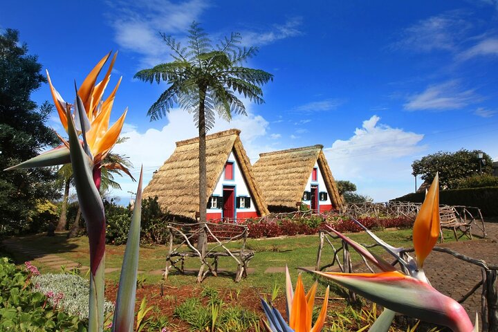 Descopera Santana, Madeira, Portugalia - iulie