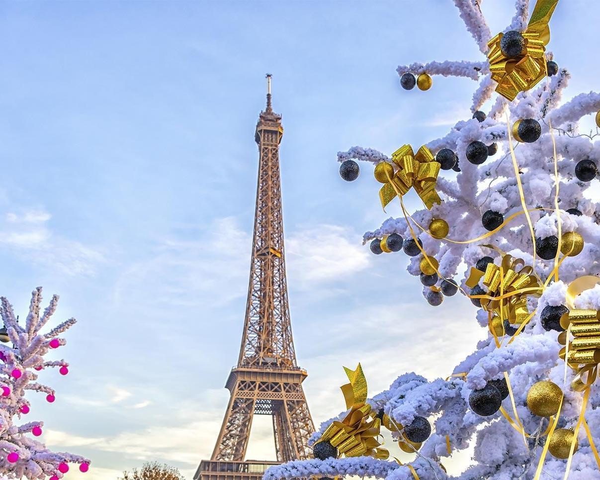 1 Decembrie - Piata de Craciun Paris, Franta