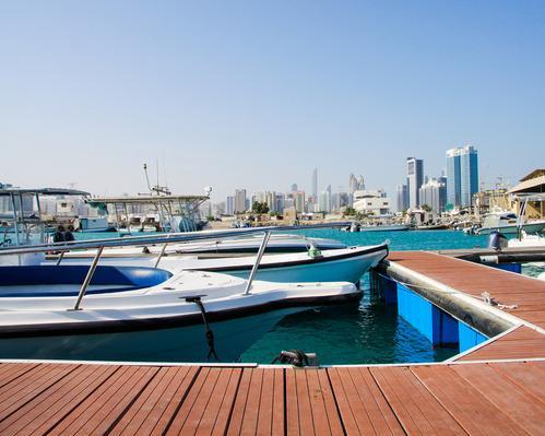 Die Inseln von Abu Dhabi: Baden auf Al Saadiyat & Sir Bani Yas Island Hintergrundbild