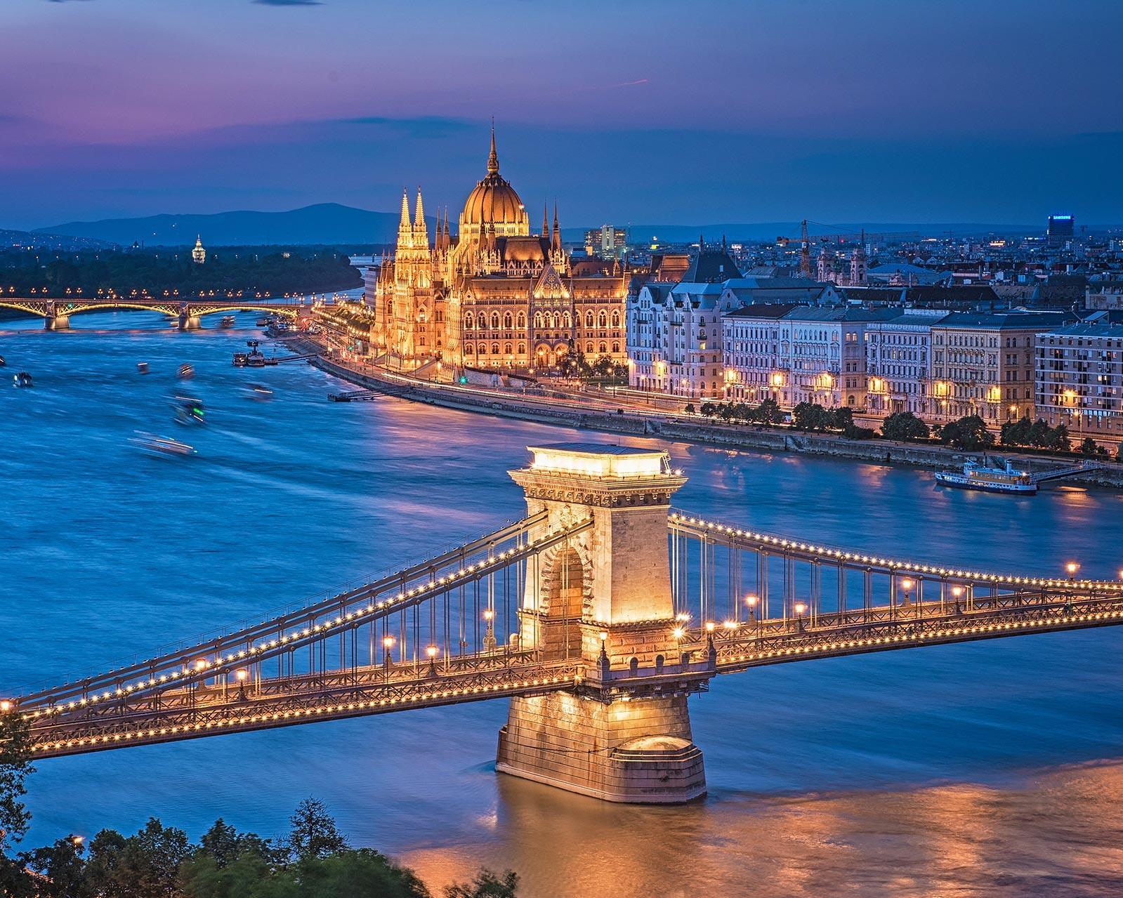 1 Decembrie - Piata de Craciun Budapesta,Ungaria, din Brasov