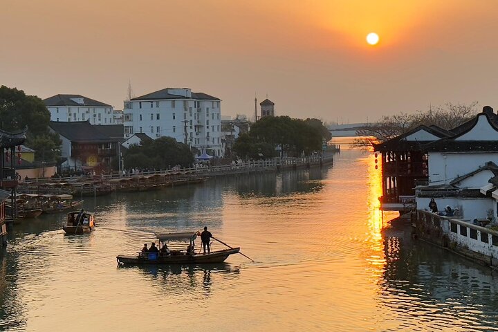 Descopera Shanghai, Zhujiajiao & Beijing, China - aprilie