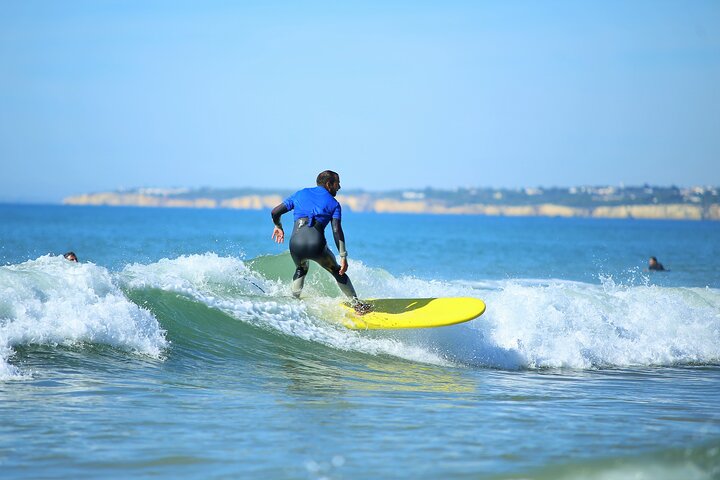 Surfing in Albufeira, Portugalia - aprilie