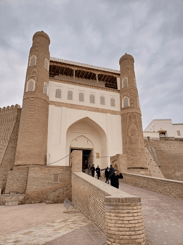 Bukhara: historia que se respira en cada callejón