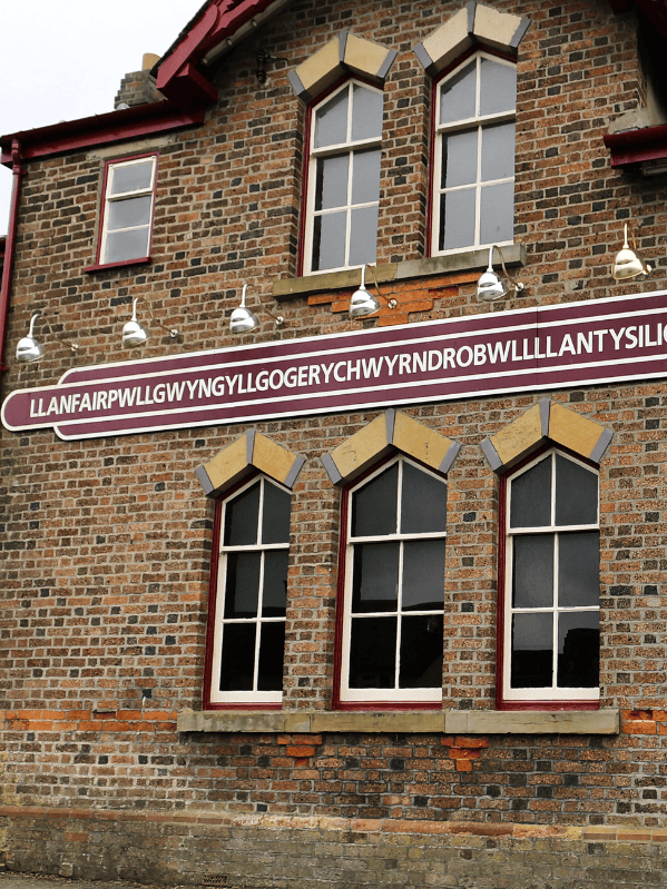 4. Llanfairpwllgwyngyllgogerychwyrndrobwllllantysiliogogogoch – Gales